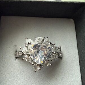 NEW!! Pretty Bird Jewelry size 8 heart shaped ring with multi stone details